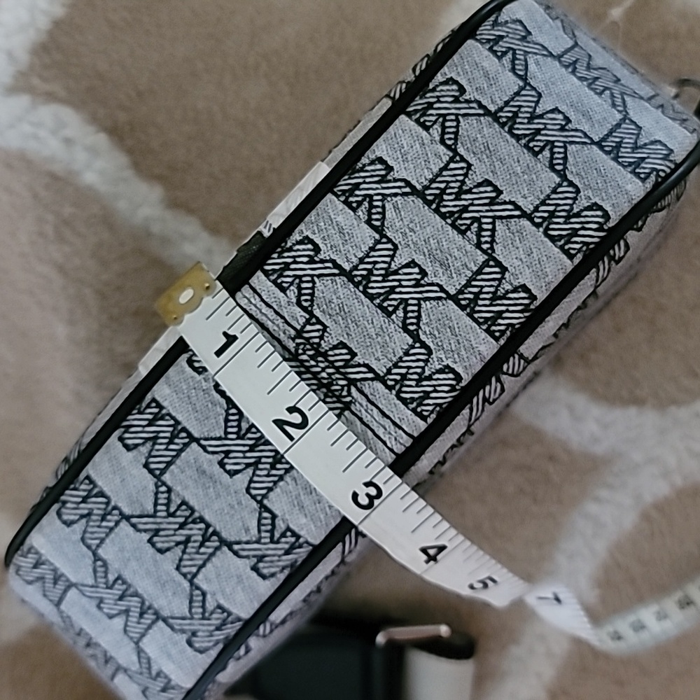 Michael Kors Crossbody - Picture 11 of 12